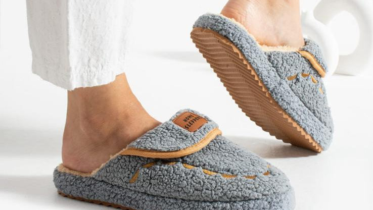 Women's plush slippers.