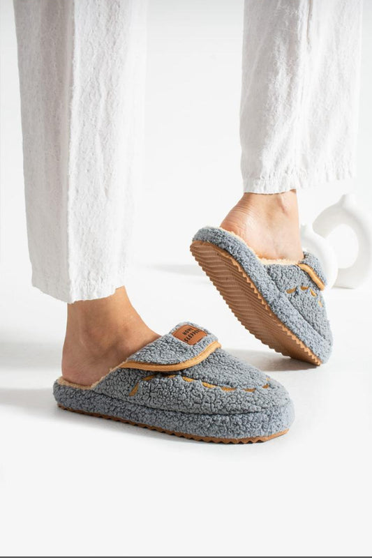 Women's plush slippers.