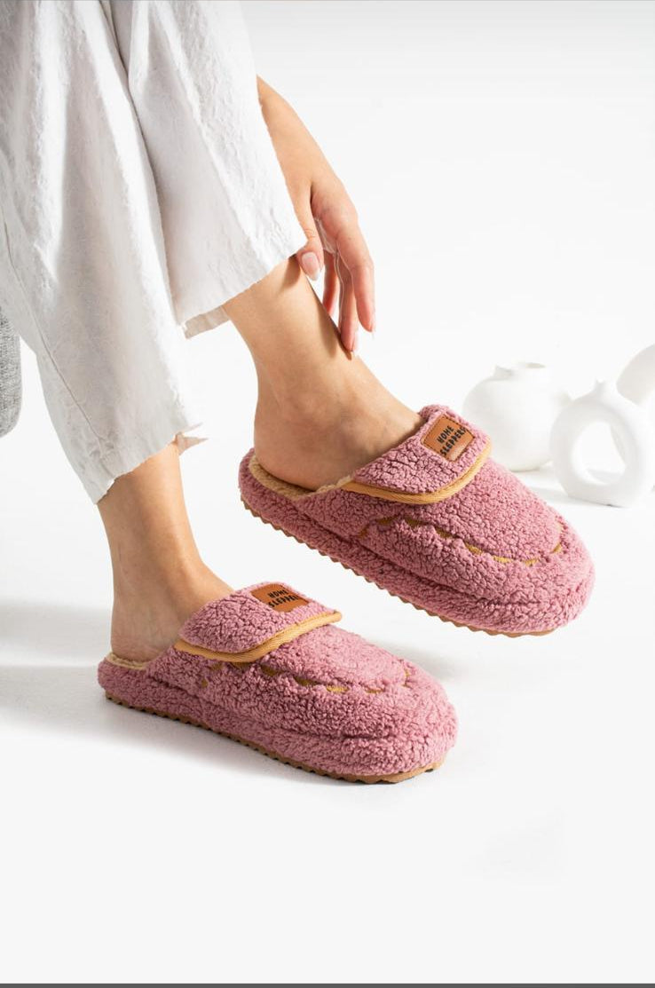 Women's fleece slippers.